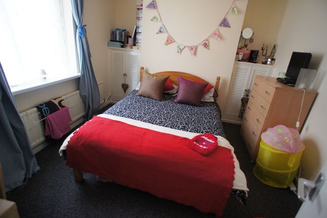 16, Bruce Street, Cardiff photo 4