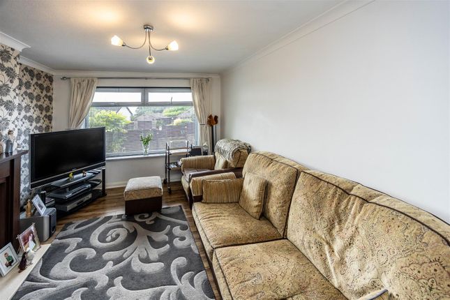 39, Pot House Road, Bradford photo 4