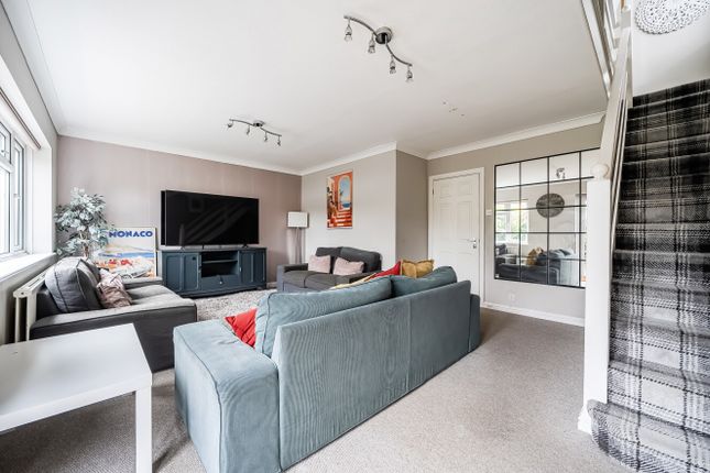 1, Bay Tree Court, Slough photo 4