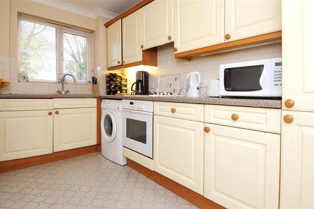 4, Freshford Court, Bromley photo 5