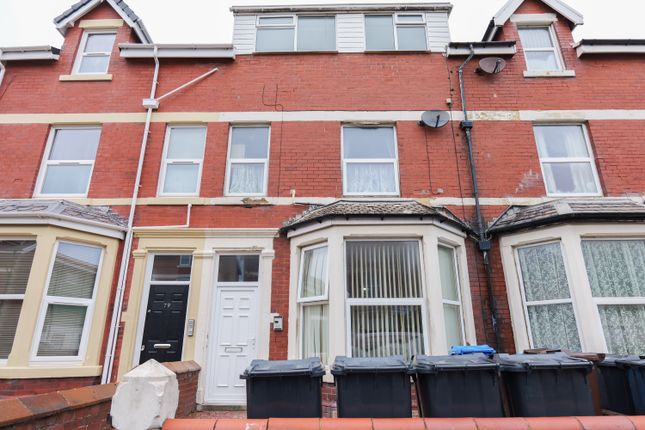 Studio flat on 81, St Albans Road, Lytham St Annes, £145,000