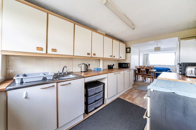 32, Aldsworth Close, Gloucestershire photo 2
