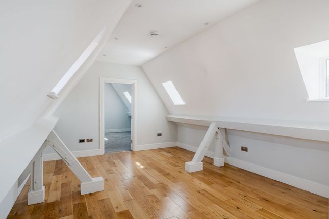 Flat 32, The Priory Syresham Gardens, Haywards Heath photo 4