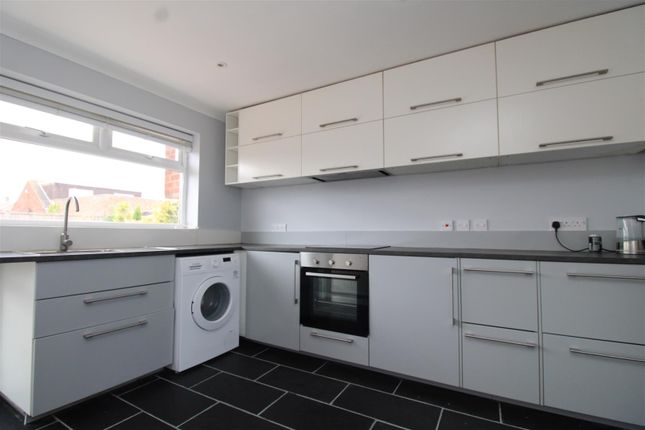 42, Campbell Drive, Peterborough photo 2