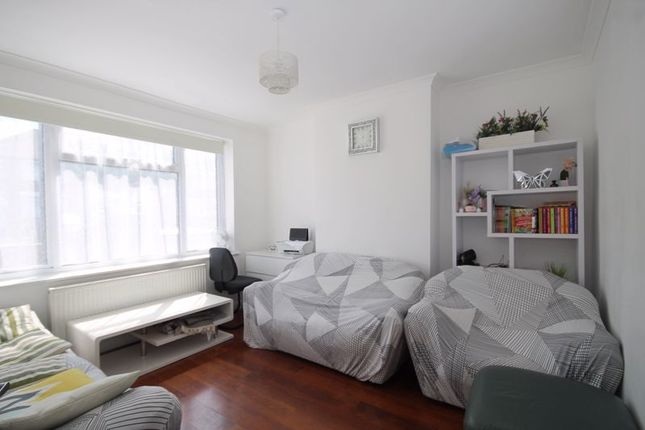 90, Middleton Avenue, Greenford photo 2