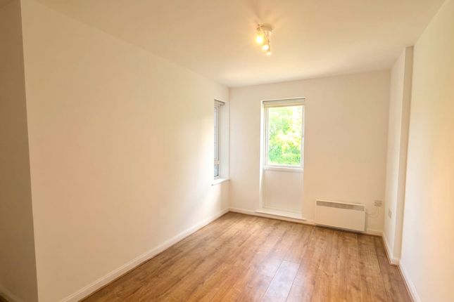 2-bed flat on Linear View, Wembley, £2,000/mo