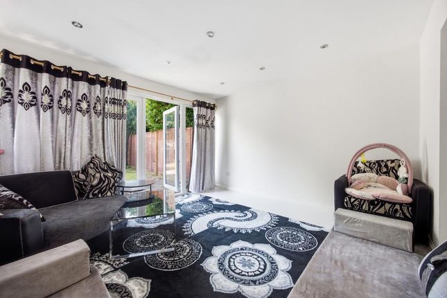 19, Hubbards Close, Hillingdon photo 3