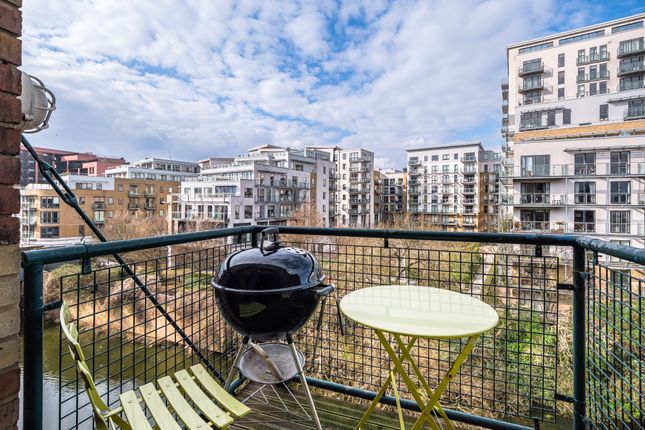 Flat for sale in Limehouse Cut, Spratts