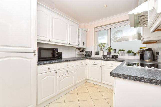 Courtlands Crescent, Banstead photo 3