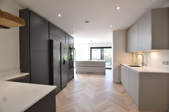 32 Kennel Lane, Leatherhead photo 5