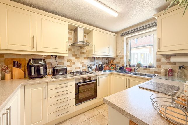 11 Pontymason Court, Newport photo 2