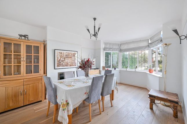 34, Thorndon Gardens, Stoneleigh photo 4