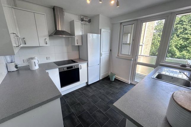 28, Brynfield Court, Swansea photo 4