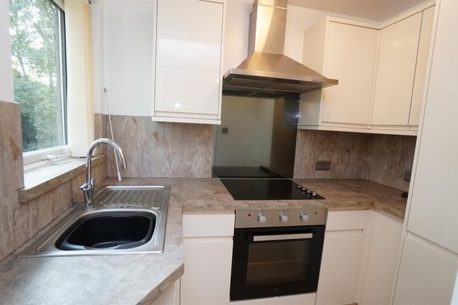 27 Bolton Court, Lister Lane, Bradford photo 3