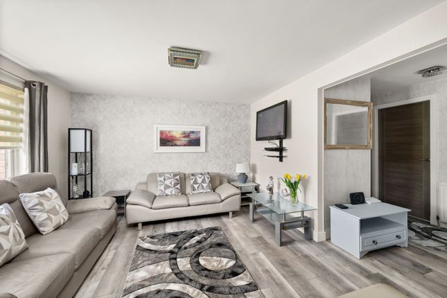 40 Greenbourne Gardens, Dundee photo 4
