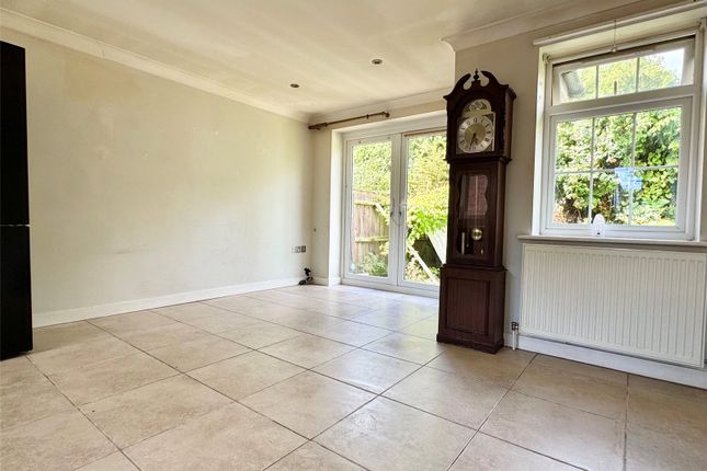 28a, Bouverie Close, Barton On Sea photo 3