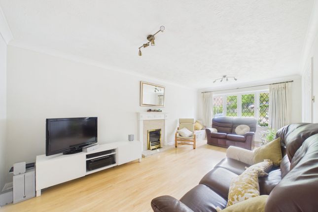 4, Poyle Gardens, Bracknell photo 2