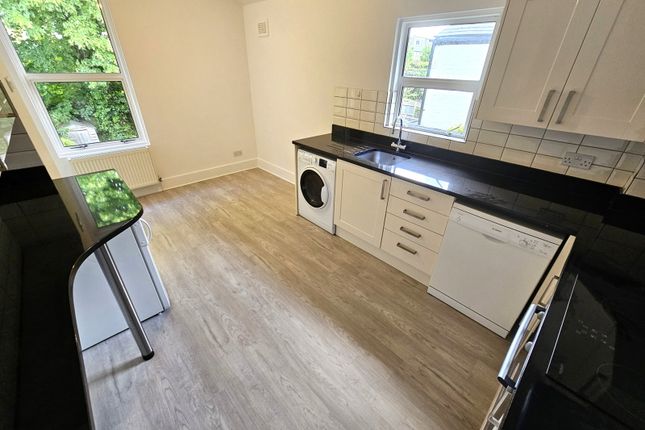 Upper maisonette ,14 Whitestile Road, Whitestile Road, Brentford photo 4
