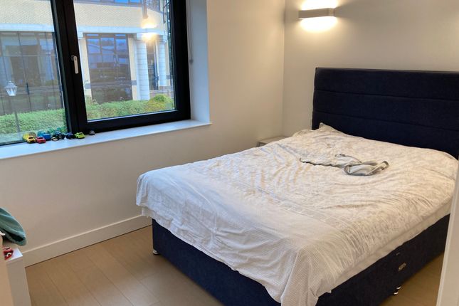 Flat to rent in Very Near New Horizons Court Area, Brentford