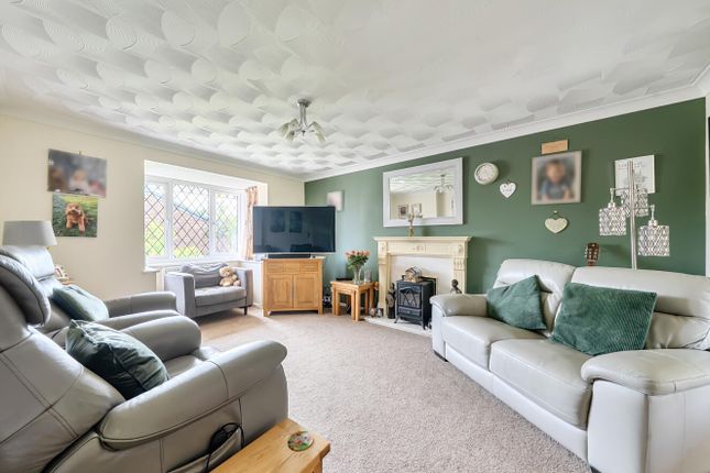7, Warblington Close, Chandler's Ford photo 2
