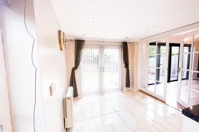 36 Hookstone Way, Woodford Green photo 5