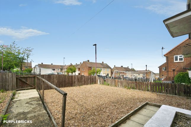 18, Knowles View, Bradford photo 4