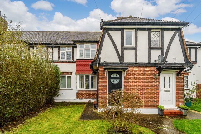 2-bed flat on 106A,, Tudor Drive, Morden, £325,000