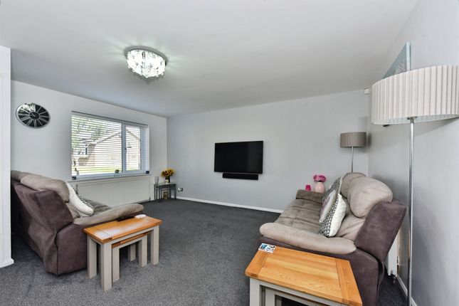 5, Holmshaw Drive, Sheffield photo 4
