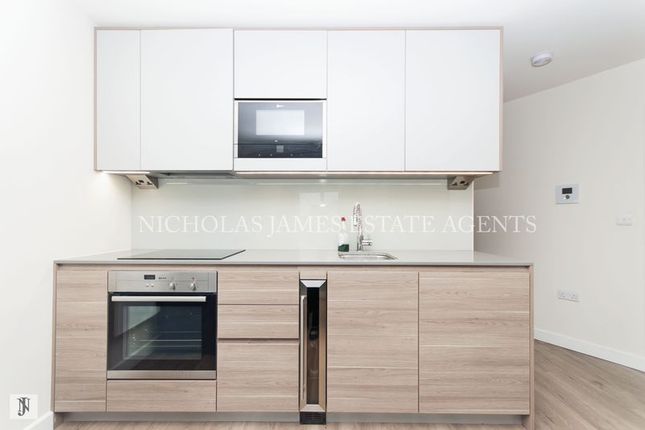 Flat 15 Chapman House, 24 Aerodrome Road, London photo 4