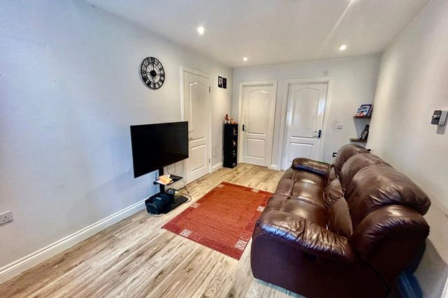 Flat 2, Chestnut View, 129, Alexandra Road, Hampshire photo 2