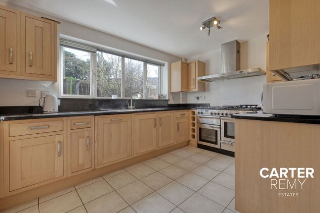 9, Hunter Drive, Wickford photo 3