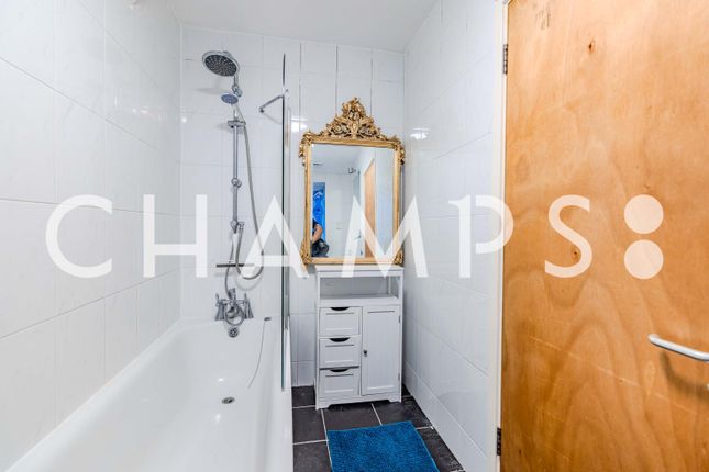 10a Alexandra Mansions, 75 Stanlake Road, LONDON photo 4