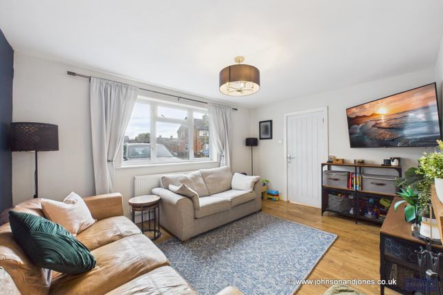11, Fairway, Chertsey photo 2