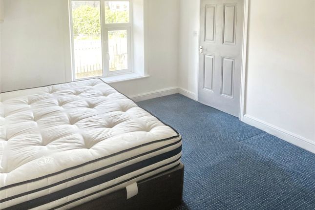 Room to rent in Lowerhouses Lane, Lowerhouses, Huddersfield