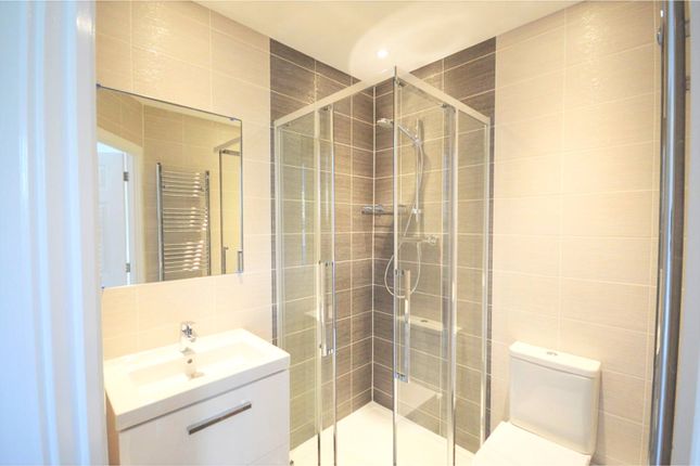 31, Brendon Gardens, Hampshire photo 4
