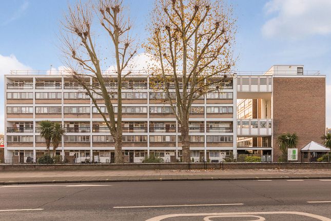 Thumbnail Flat for sale in Maida Vale, London