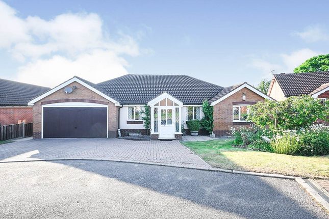 4 bed bungalow for sale in Vicarage Gardens, Clay Cross, Chesterfield, Derbyshire S45