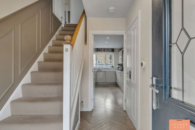 5 Holly Field Rise, Caerphilly photo 2