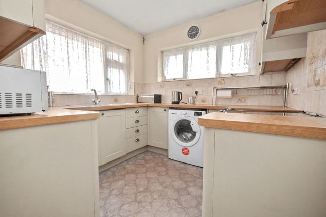 16, St. Marys Avenue, West Yorkshire photo 4