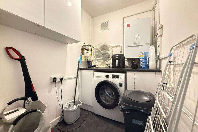 Stanford Court, 23, Winters Way, Waltham Abbey photo 3