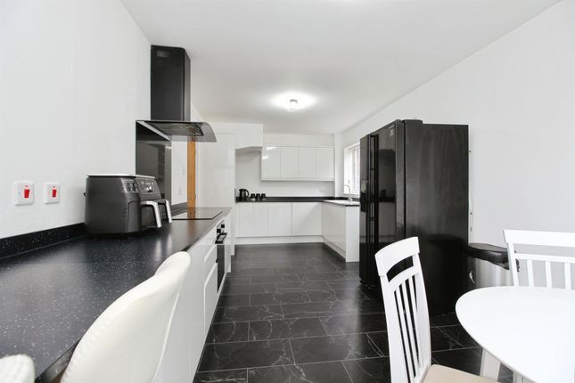 2, Troy Rise, Leeds photo 4