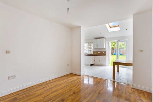 46, Ballogie Avenue, London photo 4