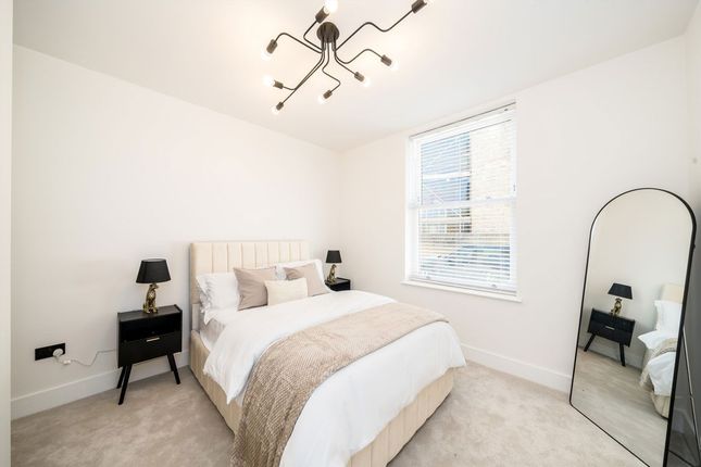 Flat 4, 495, Fulham Road, London photo 4