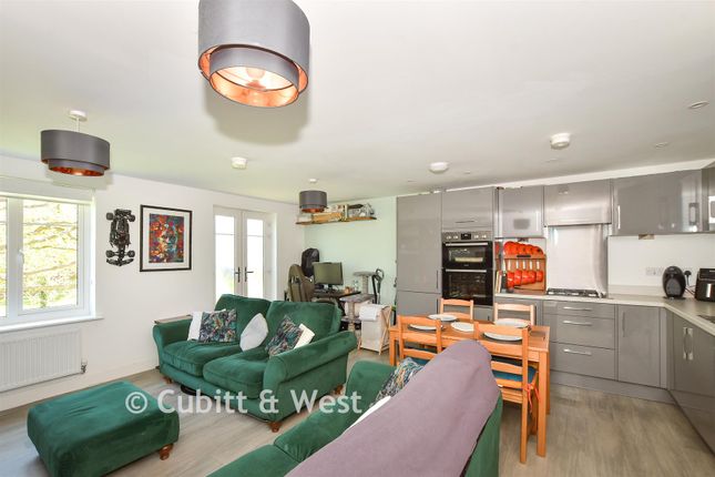 Bronte House, Cornwell Avenue, Crawley photo 4