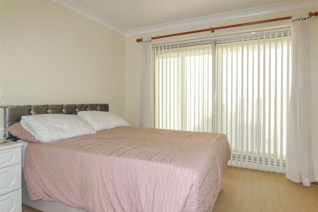 14 Emma Brook Court, Sea Road, Rustington photo 4