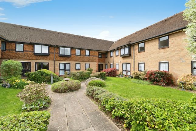 Flat for sale in Park Lodge, Queens Park Avenue, Billericay