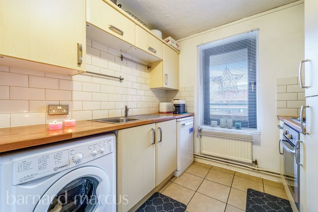 82, New Chapel Square, Feltham photo 4