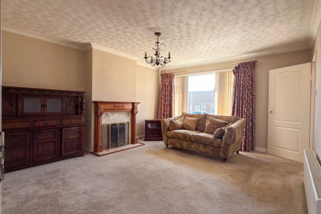 30 Barons Mead, Chippenham, Wiltshire photo 3