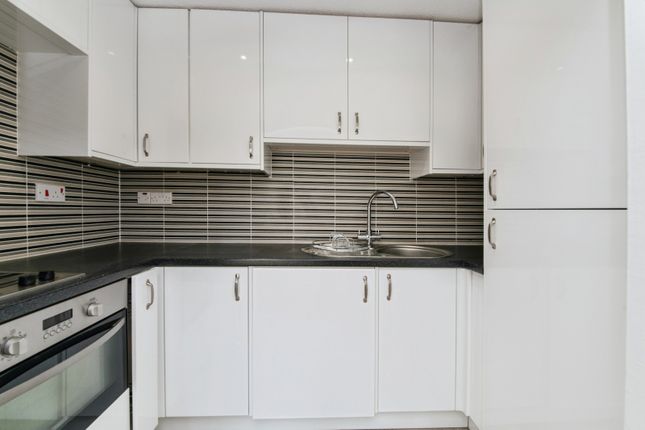 Flat 3, Exmouth Court,, Long Causeway, Devon photo 2