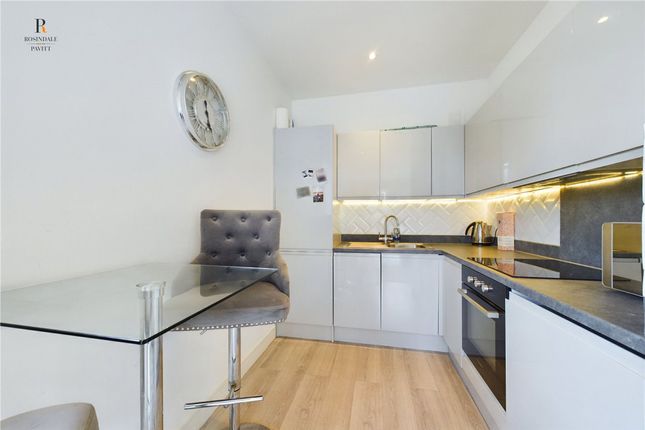 Flat 58, Marlborough Court Cranley Gardens, Wallington photo 4